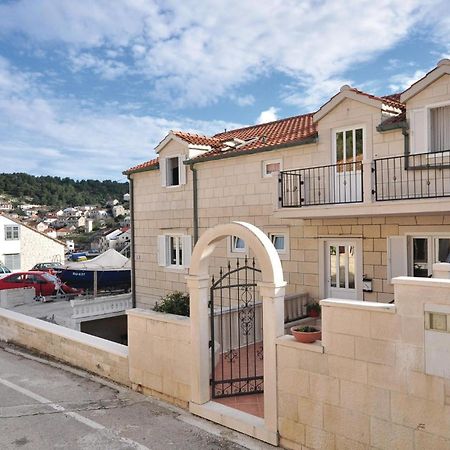 3 Bedroom Awesome Apartment In Pucisca Dış mekan fotoğraf