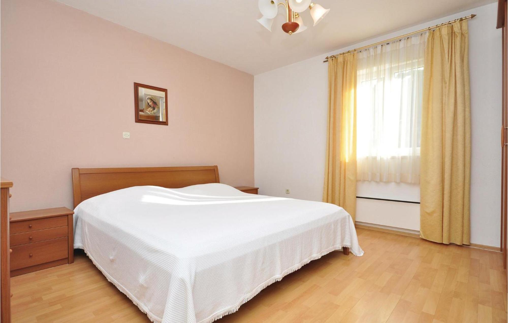 3 Bedroom Awesome Apartment In Pucisca Dış mekan fotoğraf