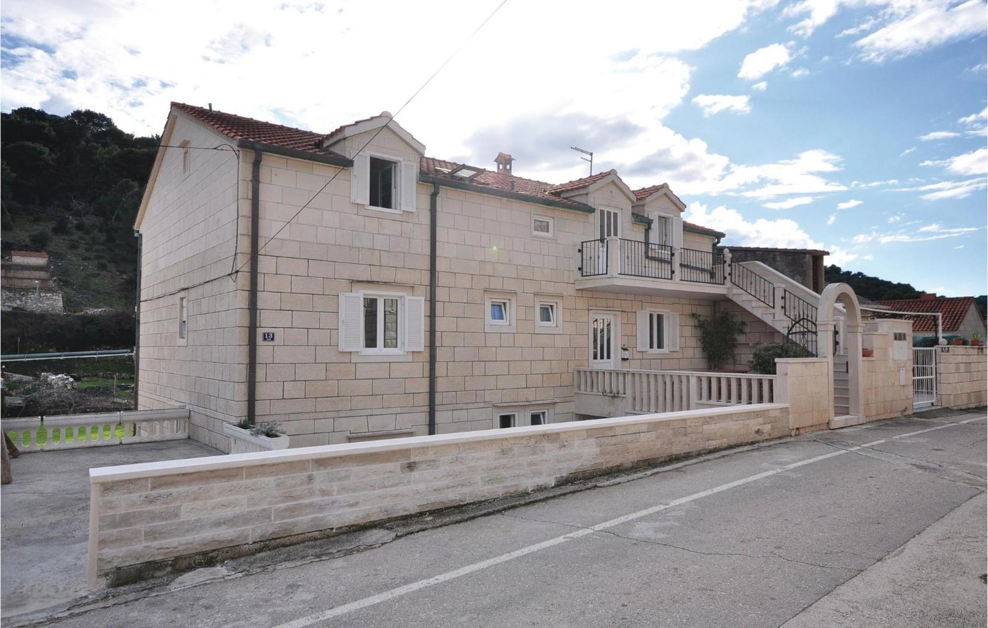 3 Bedroom Awesome Apartment In Pucisca Dış mekan fotoğraf