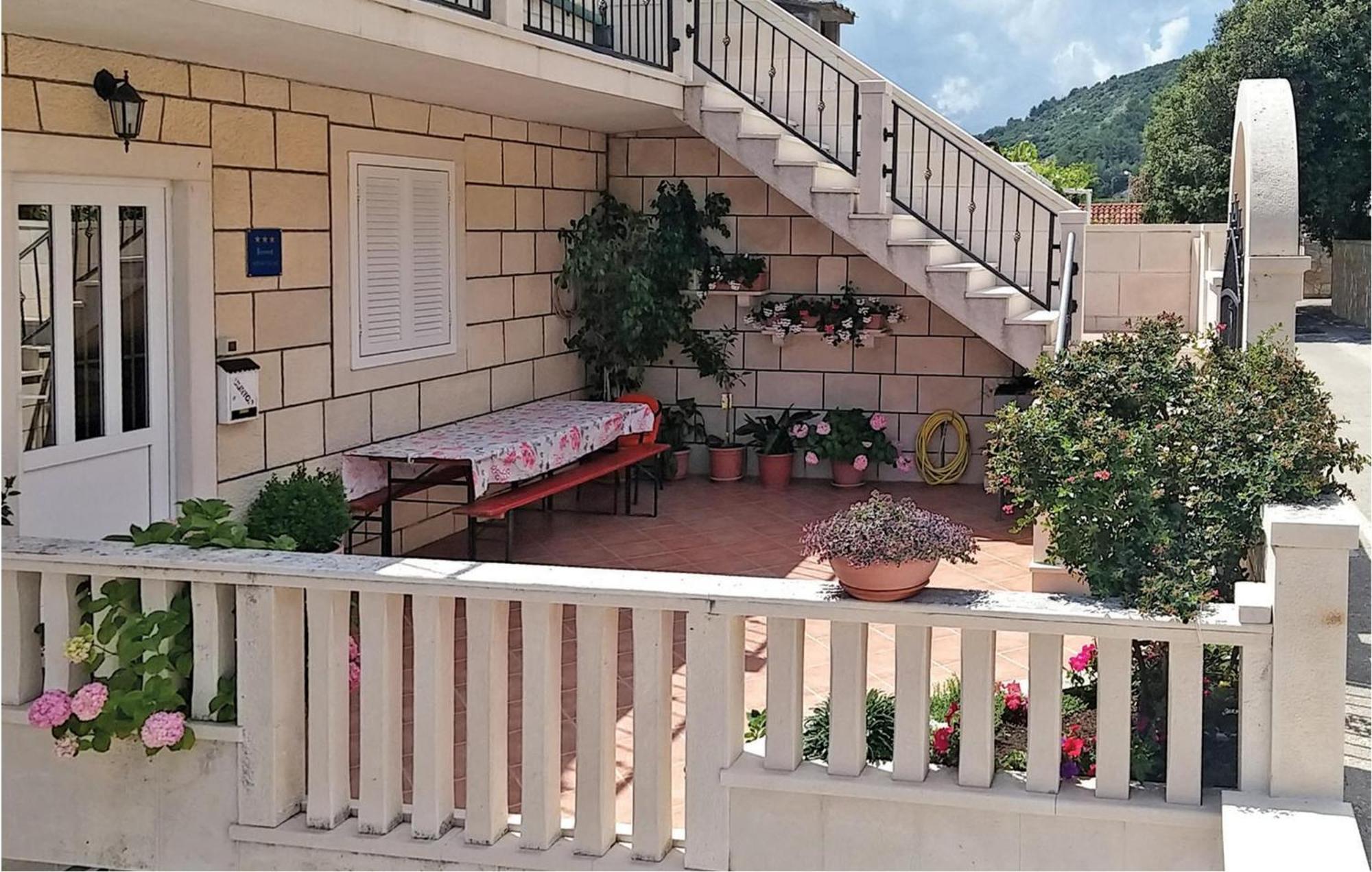 3 Bedroom Awesome Apartment In Pucisca Dış mekan fotoğraf